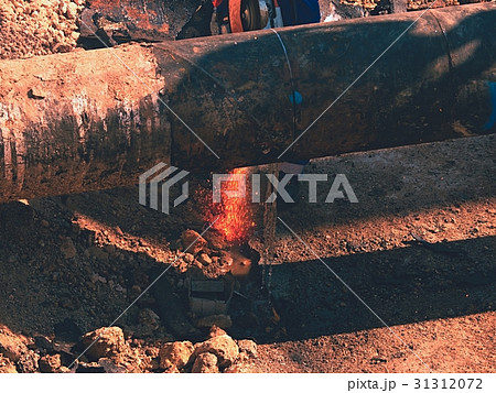 Man works, big pipe cutting with spiral machine Man works, big pipe cutting with spiral machine 31312072