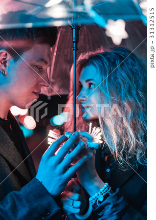 Portrait of a guy and a girl under an umbrella 31312515