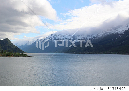 フィヨルドの風景 ハダンゲルフィヨルド ノルウェーの写真素材