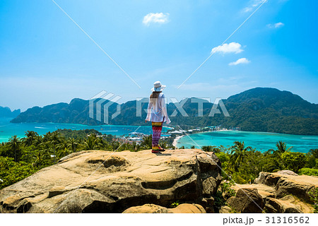 traveling woman on Phi phi island Thailand 31316562