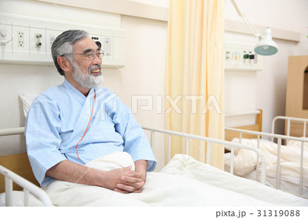 入院中の男性 31319088