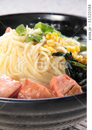 ramen  31320388