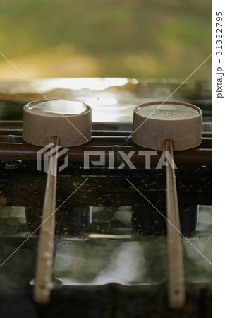 ２つの柄杓　縦写真 31322795