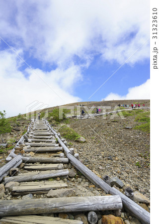 絶景が連続する山岳ドライブコース磐梯吾妻スカイラインから望む浄土平吾妻小富士登山道ハイキング 31323610