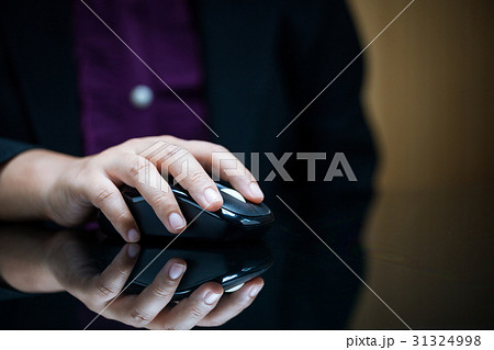 Close-up of businesswoman's hand on computer mouse 31324998