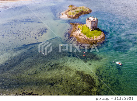 Aerial canoes gathering around the historic castle 31325901