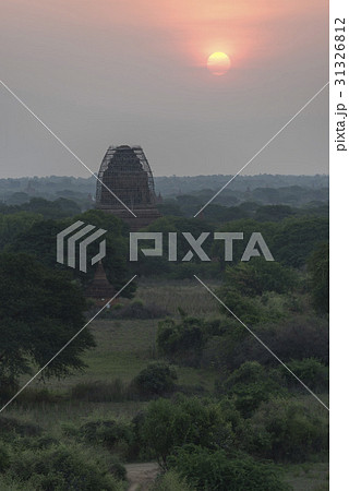 Sunrise in Bagan, Mandalay, Myanmar 31326812