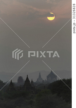 Sunset in Bagan, Mandalay, Myanmar Sunset in Bagan, Mandalay, Myanmar 31326828