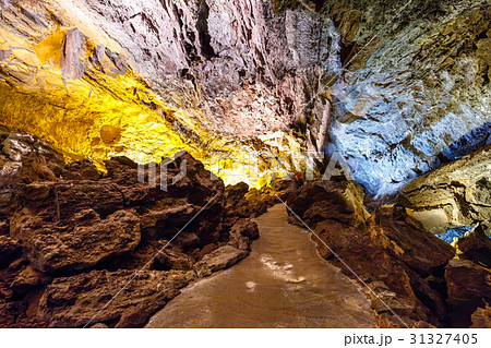 Cueva de los Verdes, picturesque volcanic cave Cueva de los Verdes, picturesque volcanic cave 31327405