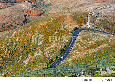 Road in the mountains of Betancuria, Fuerteventura 31327504