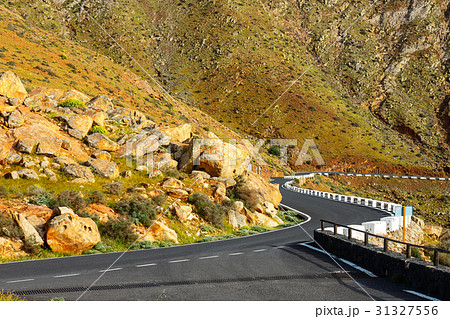 Road in the mountains of Betancuria, Fuerteventura 31327556