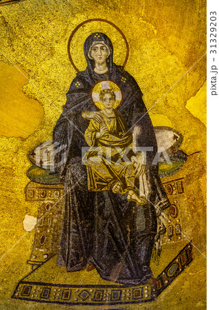 Virgin Mary and the baby Jesus 31329203