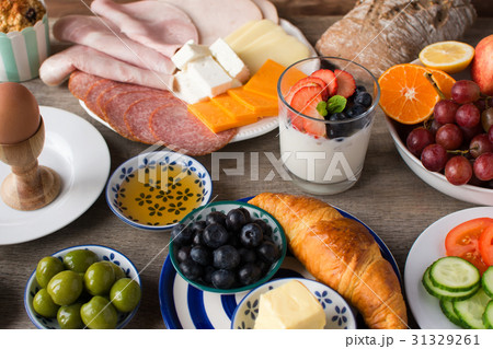 Healthy breakfast selection 31329261