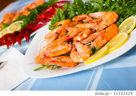 Delicious Mediterranean seafood shrimps and crawfish close up 31332329