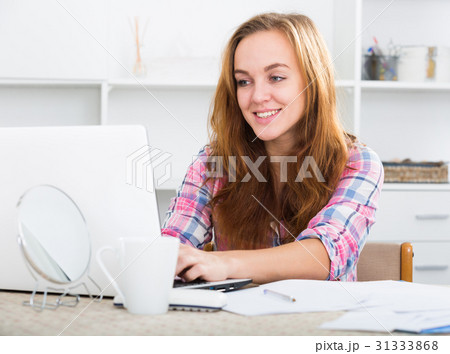 portrait of young woman whith laptop portrait of young woman whith laptop 31333868