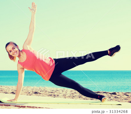 woman working out in beach 31334268