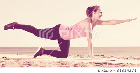 woman working out in beach 31334271