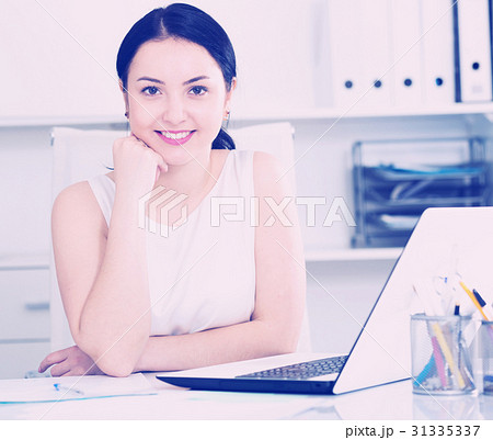 Woman posing in office 31335337