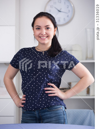 Girl standing with hand on waist 31336019