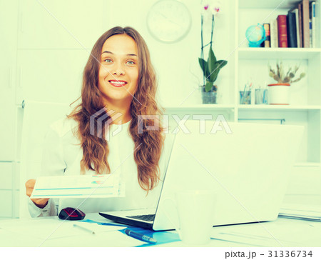 Woman working with paper document 31336734