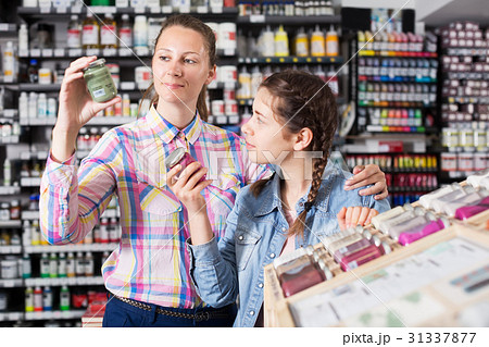 Family shopping art paints 31337877