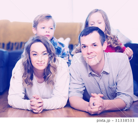 Family members spending quality time together 31338533