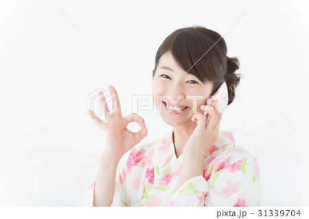 浴衣の女性(スマートフォン)  31339704