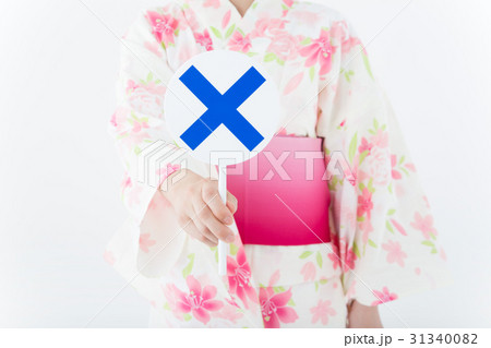 浴衣の女性(○×棒)  31340082