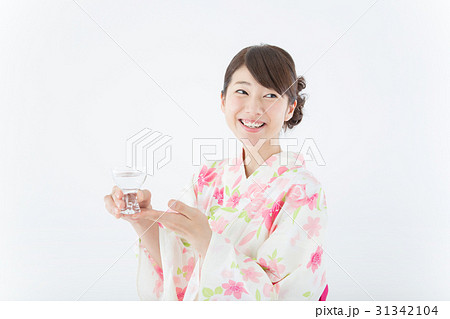 浴衣の女性(冷酒) 浴衣の女性(冷酒) 31342104