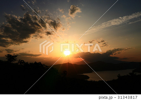 箱根の夕景・夕日と芦ノ湖 31343817