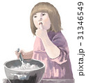 ケーキを作りながら味見する少女 31346549