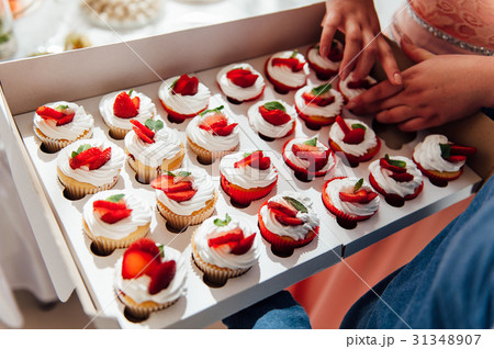 Candy bar. Wedding table with sweets, cupcakes 31348907