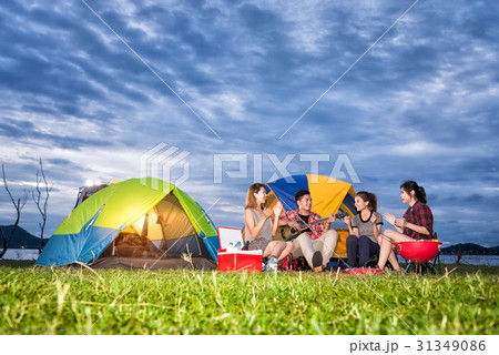 Group of Asian Friends Enjoy Camping Party 31349086