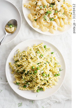 homemade pasta with green peas 31349412