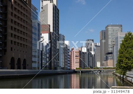 天神橋より中之島公園を望む 天神橋より中之島公園を望む 31349478