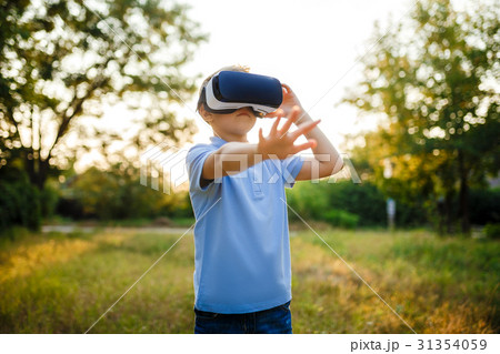 Fascinated little boy using VR virtual reality 31354059
