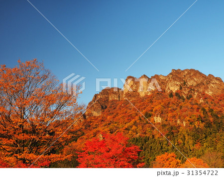 紅葉の妙義山 31354722