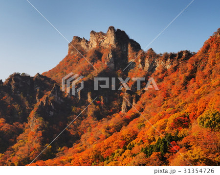 紅葉の妙義山の写真素材