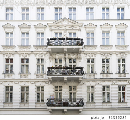 beautiful old house with stucco in Berlin 31356285