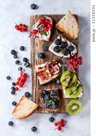 Dessert sandwiches with berries Dessert sandwiches with berries 31358501