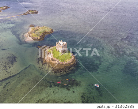 Aerial canoes gathering around the historic castle 31362838