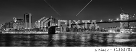 Black and white panoramic photo of Brooklyn Bridge 31363705