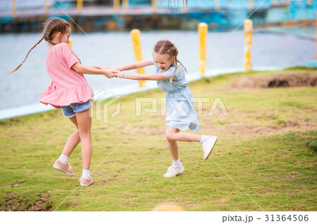 Adorable little girl have a lot of fun on summer 31364506