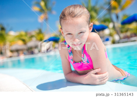 Portrait little girl having fun in outdoor 31365143