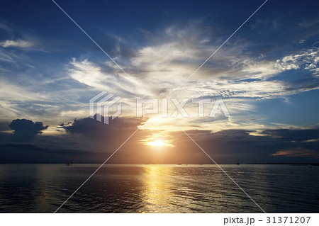 Un-focused of Sunset sky at the lake, Thailand. Un-focused of Sunset sky at the lake, Thailand. 31371207