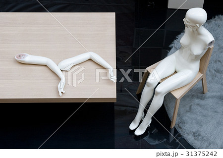 Female mannequin waiting for Assembly Female mannequin waiting for Assembly 31375242
