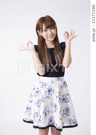 女の子 両手オッケー 31375280