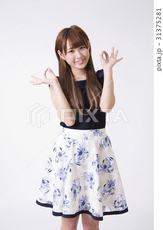 女の子 両手オッケー 31375281