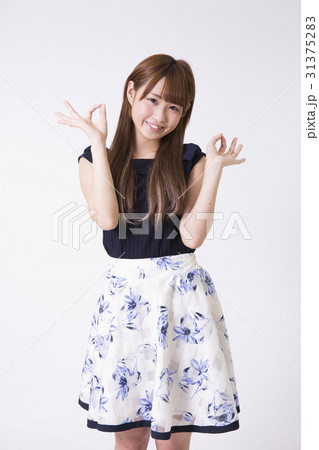 女の子 両手オッケー 31375283