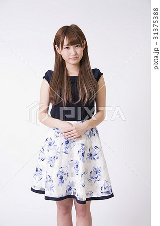 女の子 正面 31375388